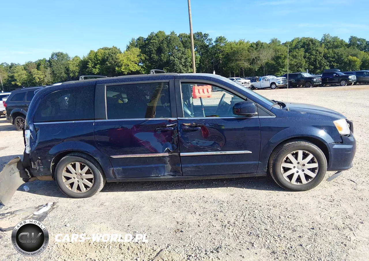 2015 Chrysler Town & Country Touring VIN:2C4RC1BG9FR595329 - 13
