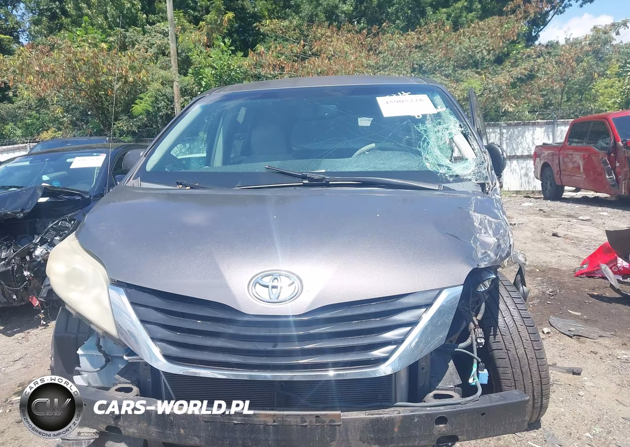 2011 Toyota Sienna Le V6 VIN:5TDKK3DC8BS143450 - 12