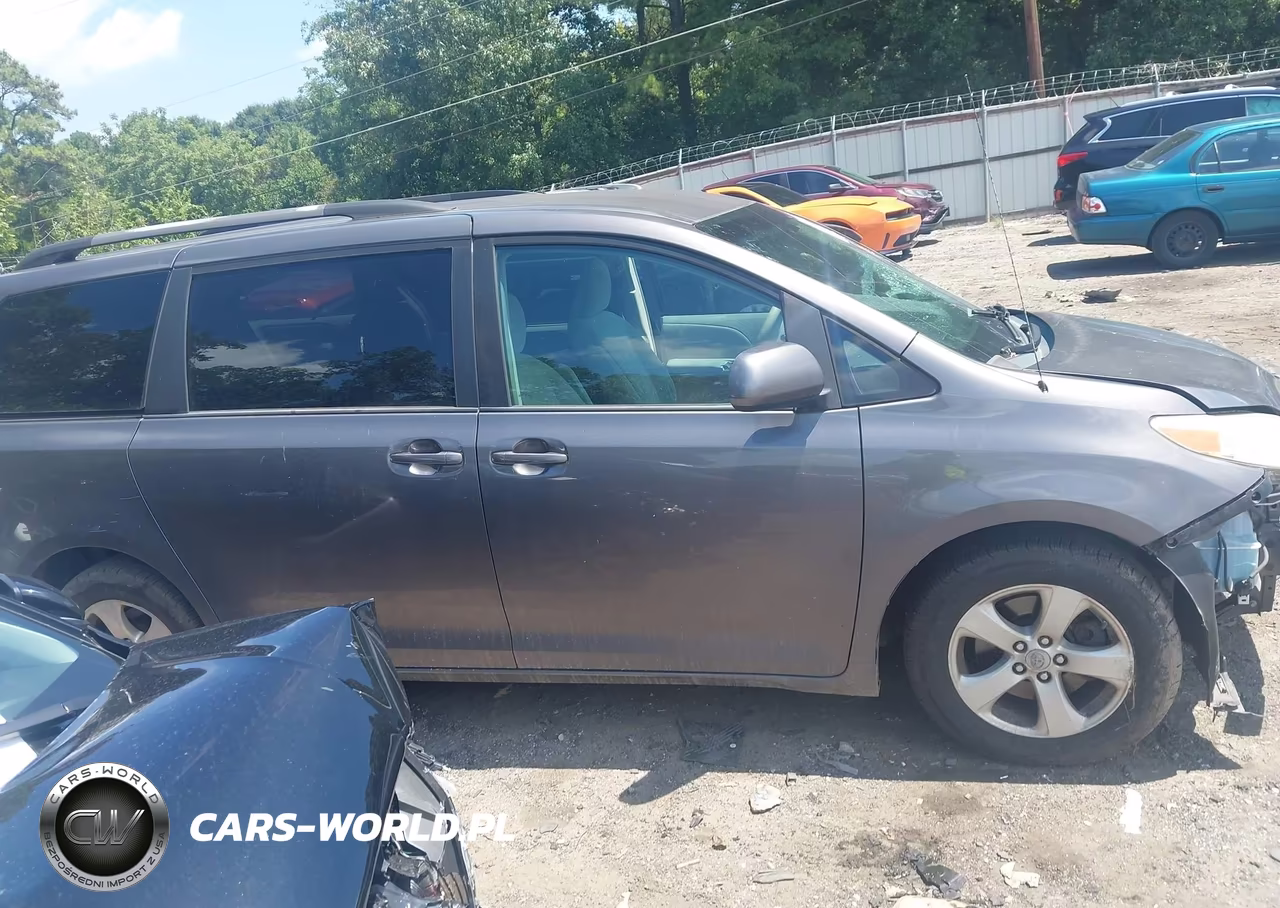 2011 Toyota Sienna Le V6 VIN:5TDKK3DC8BS143450 - 13