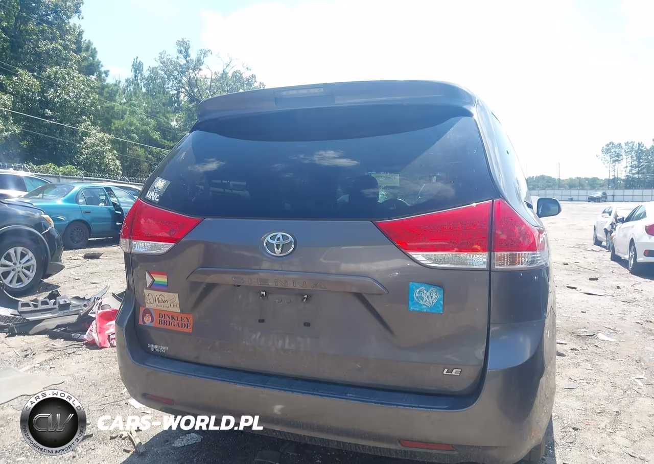 2011 Toyota Sienna Le V6 VIN:5TDKK3DC8BS143450 - 16