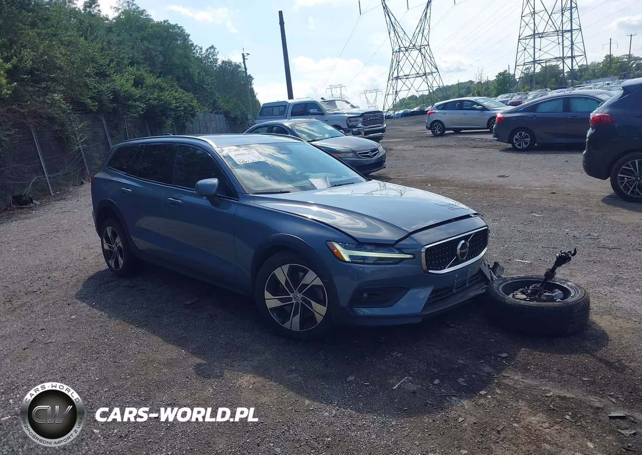 2023 Volvo V60 Cross Country B5 Plus