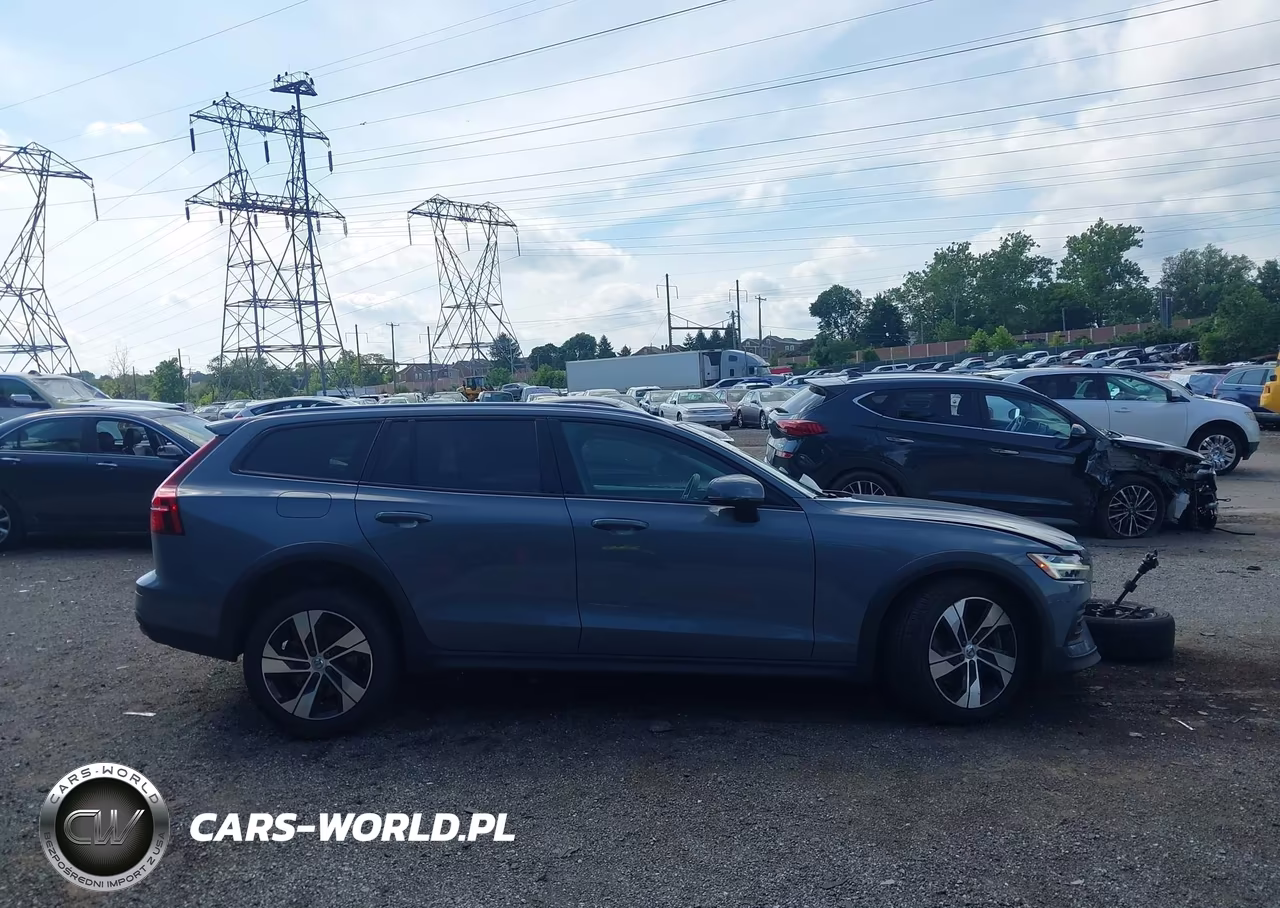 2023 Volvo V60 Cross Country B5 Plus VIN:YV4L12WY2P2107307 - 13