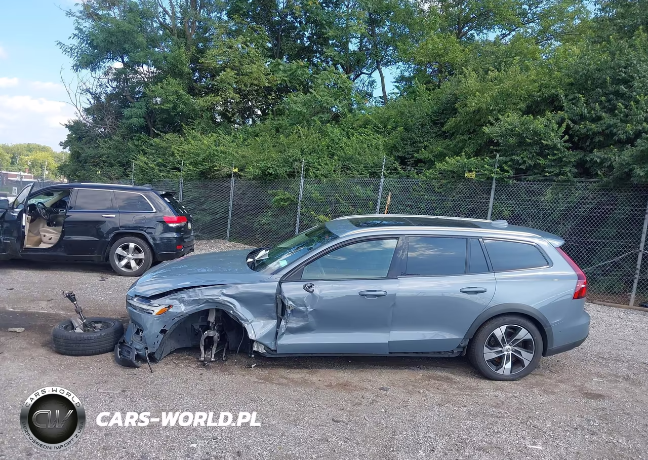 2023 Volvo V60 Cross Country B5 Plus VIN:YV4L12WY2P2107307 - 14