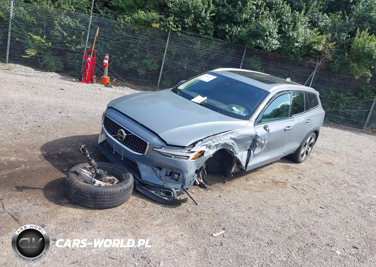 2023 Volvo V60 Cross Country B5 Plus VIN:YV4L12WY2P2107307 - 2