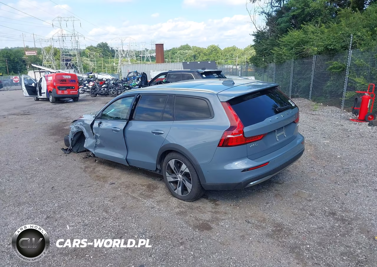 2023 Volvo V60 Cross Country B5 Plus VIN:YV4L12WY2P2107307 - 3