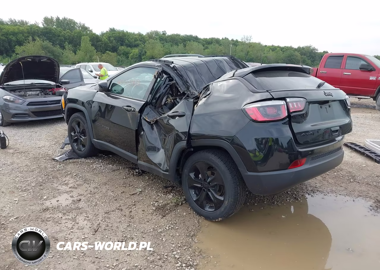 2019 Jeep Compass Altitude 4X4 VIN:3C4NJDBB0KT647982 - 3