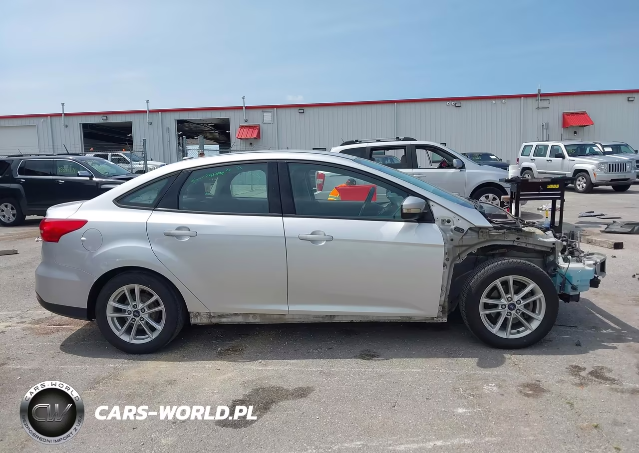 2016 Ford Focus Se VIN:1FADP3F21GL383579 - 14