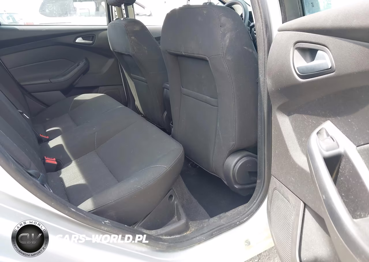 2016 Ford Focus Se VIN:1FADP3F21GL383579 - 8