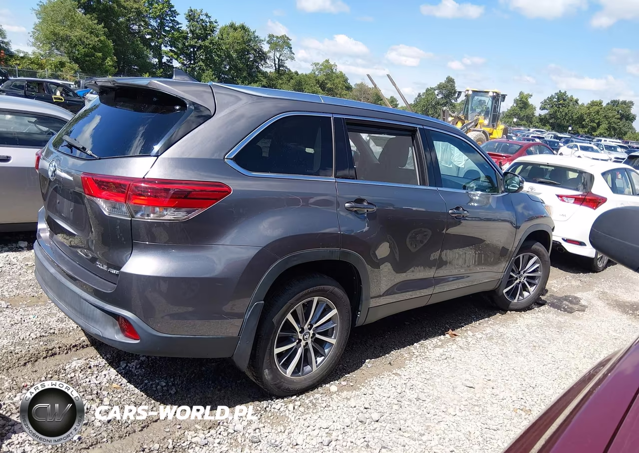 2019 Toyota Highlander Xle VIN:5TDJZRFHXKS588288 - 14