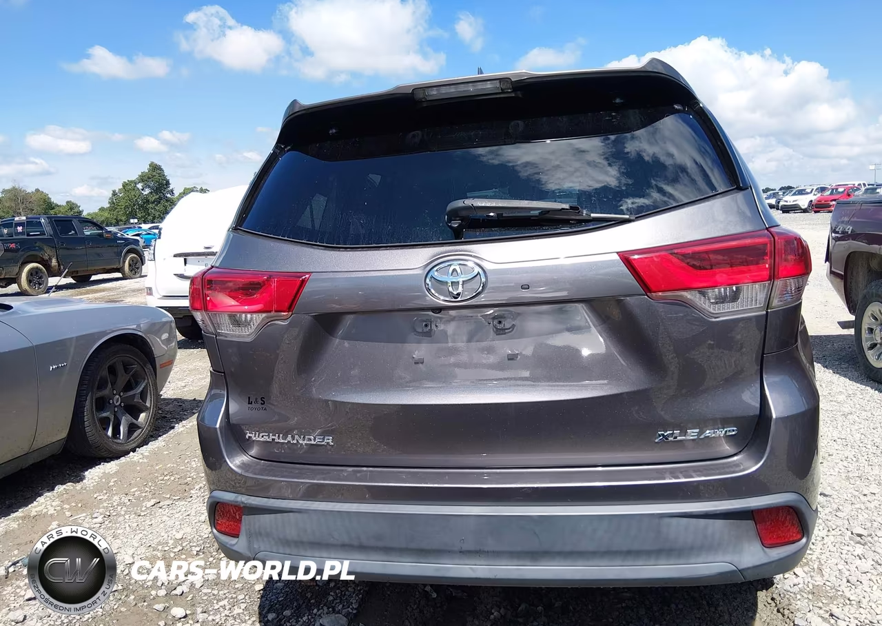 2019 Toyota Highlander Xle VIN:5TDJZRFHXKS588288 - 17