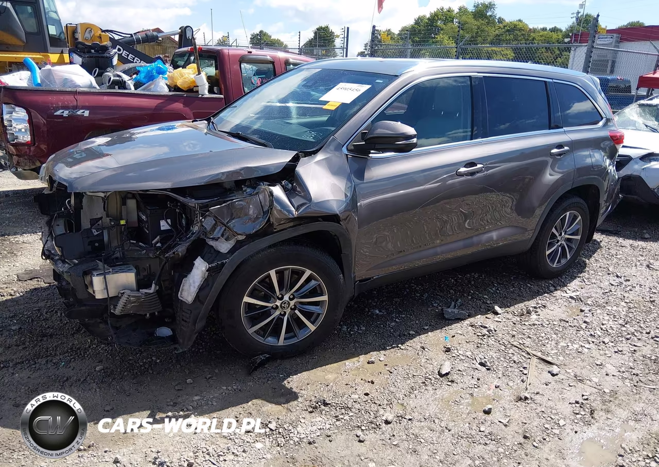 2019 Toyota Highlander Xle VIN:5TDJZRFHXKS588288 - 2