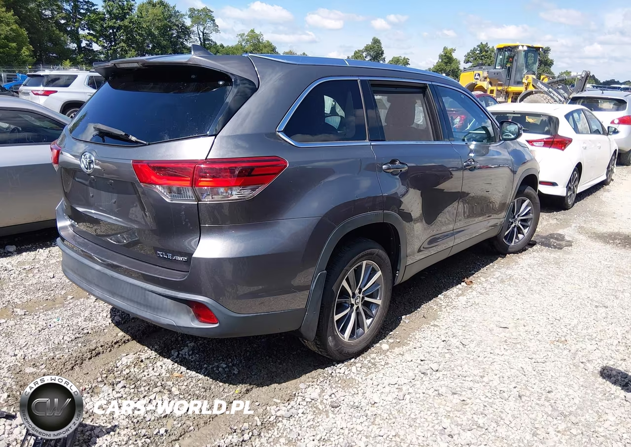 2019 Toyota Highlander Xle VIN:5TDJZRFHXKS588288 - 4