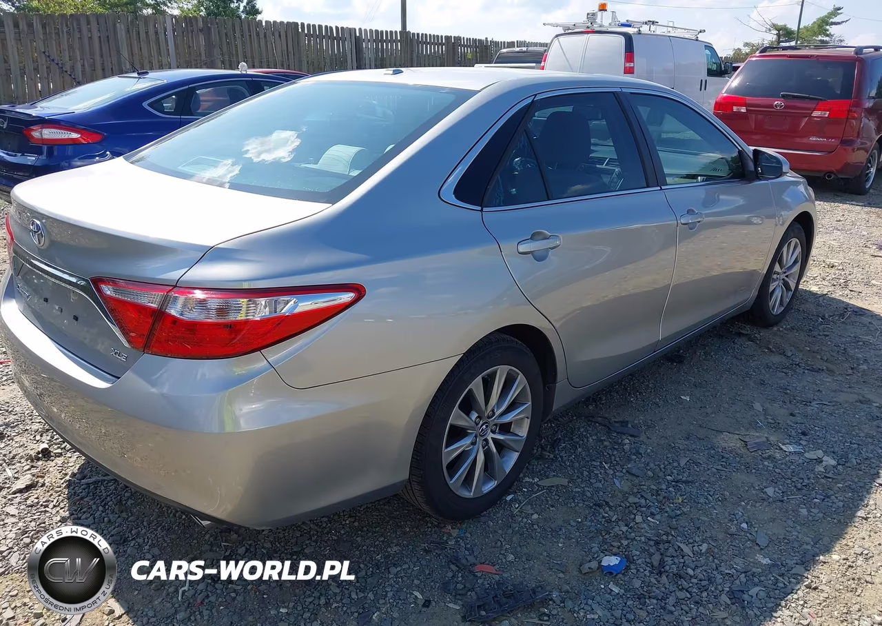 2016 Toyota Camry Xle VIN:4T1BF1FK2GU546870 - 4