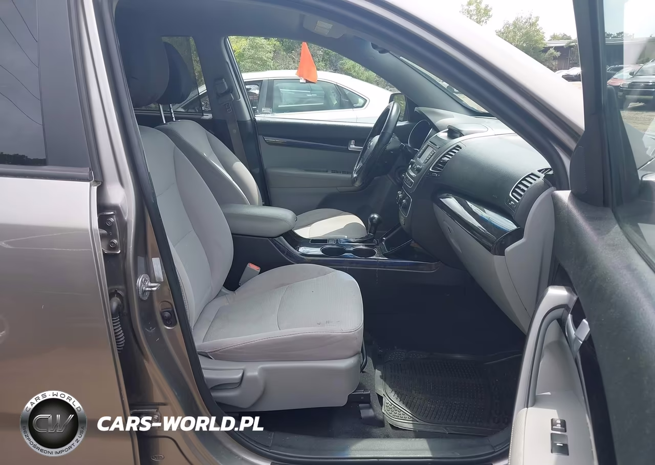 2014 Kia Sorento Lx VIN:5XYKT4A60EG493724 - 5