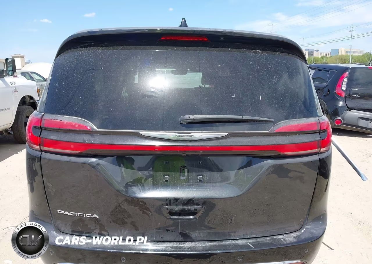 2023 Chrysler Pacifica Touring L VIN:2C4RC1BG8PR579656 - 16