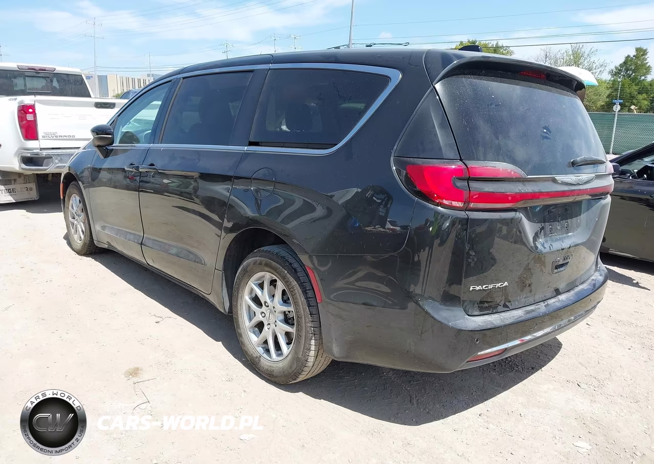 2023 Chrysler Pacifica Touring L VIN:2C4RC1BG8PR579656 - 3
