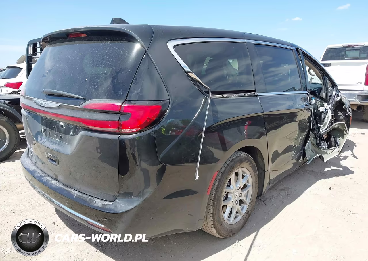 2023 Chrysler Pacifica Touring L VIN:2C4RC1BG8PR579656 - 4