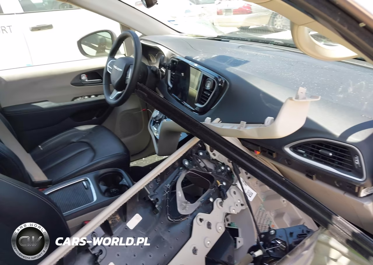 2023 Chrysler Pacifica Touring L VIN:2C4RC1BG8PR579656 - 5