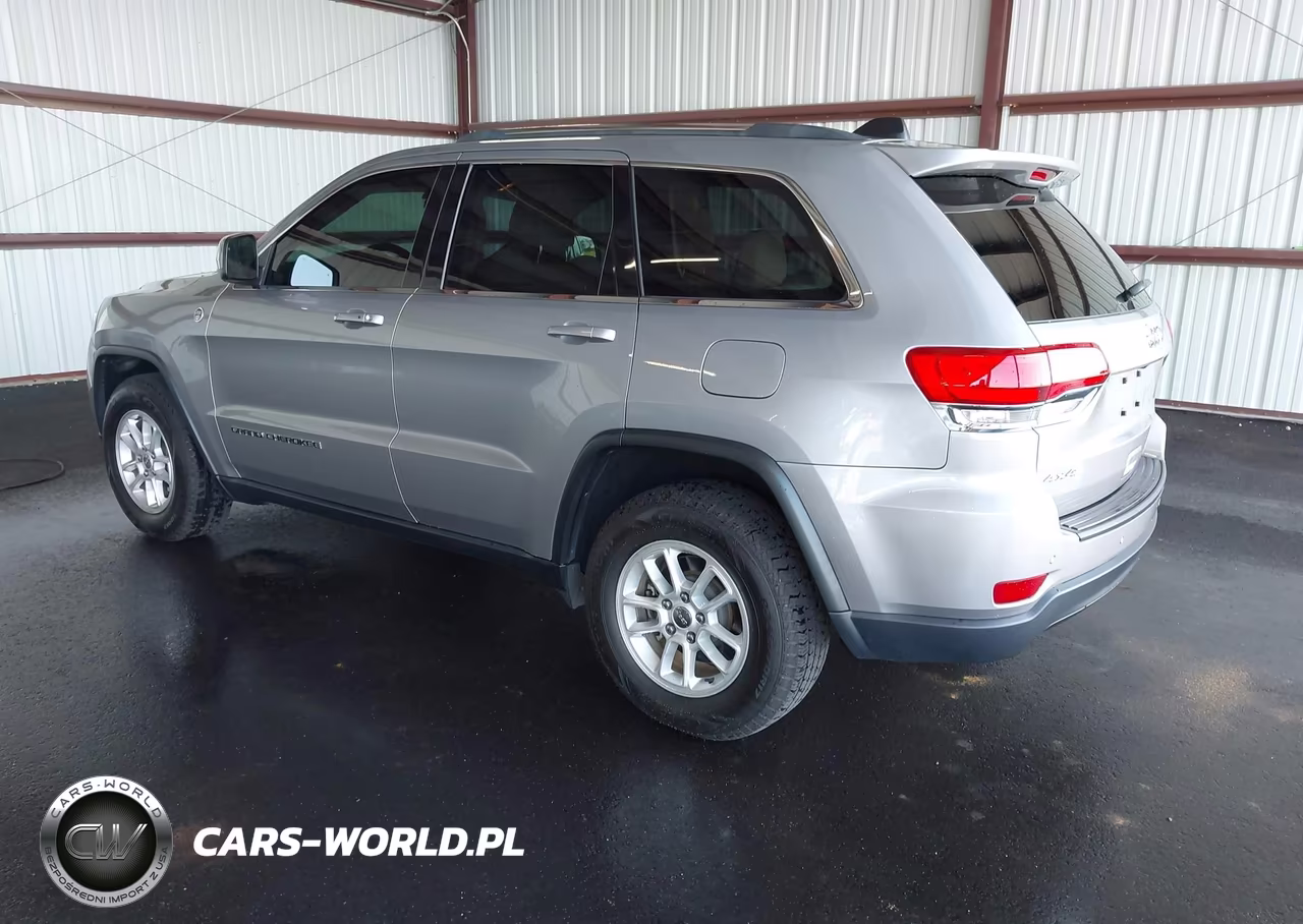 2019 Jeep Grand Cherokee Laredo E 4X4 VIN:1C4RJFAG5KC748652 - 3
