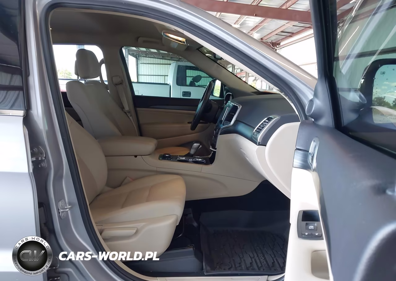 2019 Jeep Grand Cherokee Laredo E 4X4 VIN:1C4RJFAG5KC748652 - 5