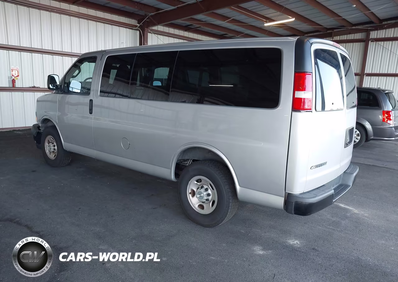 2023 Chevrolet Express Passenger Rwd 2500 Regular Wheelbase Ls VIN:1GAWGEFP8P1112405 - 3