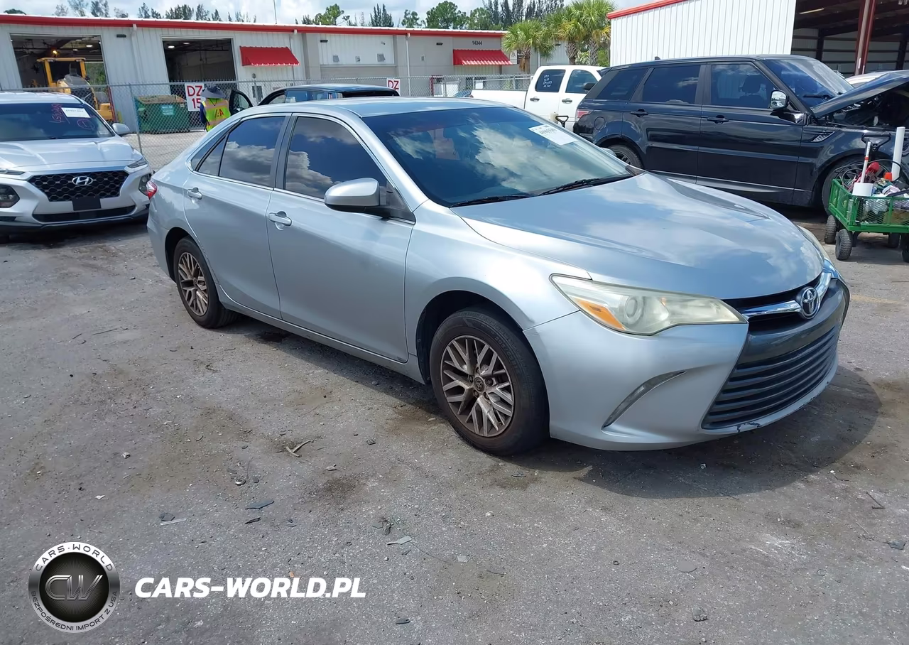 2016 Toyota Camry Le – zdjęcie 1 z 16