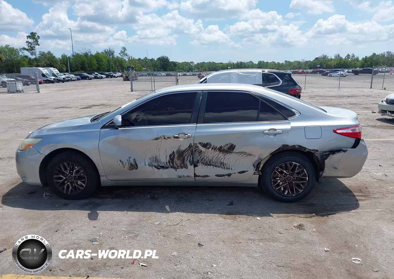 2016 Toyota Camry Le VIN:4T1BF1FK4GU174979 - 14
