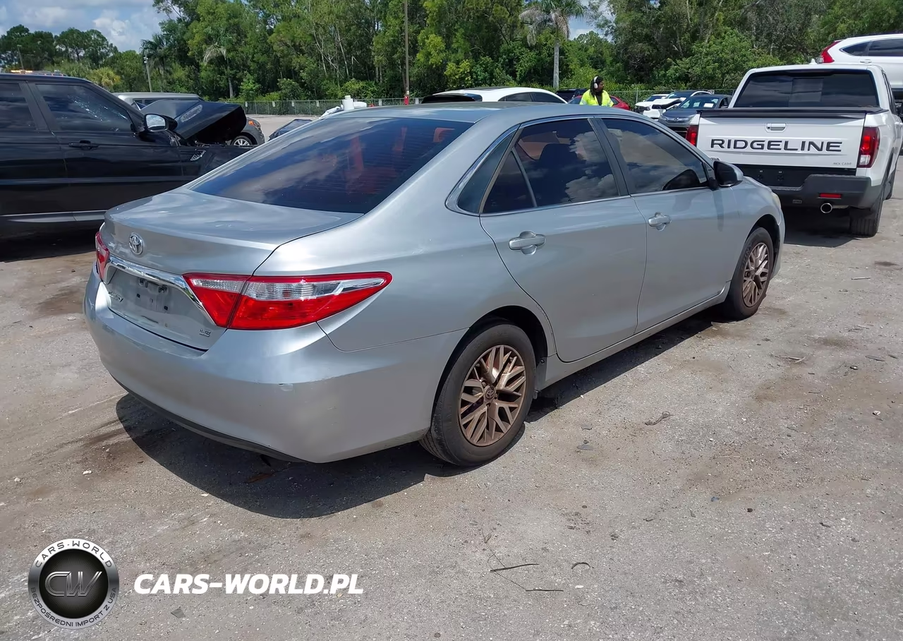 2016 Toyota Camry Le VIN:4T1BF1FK4GU174979 - 4