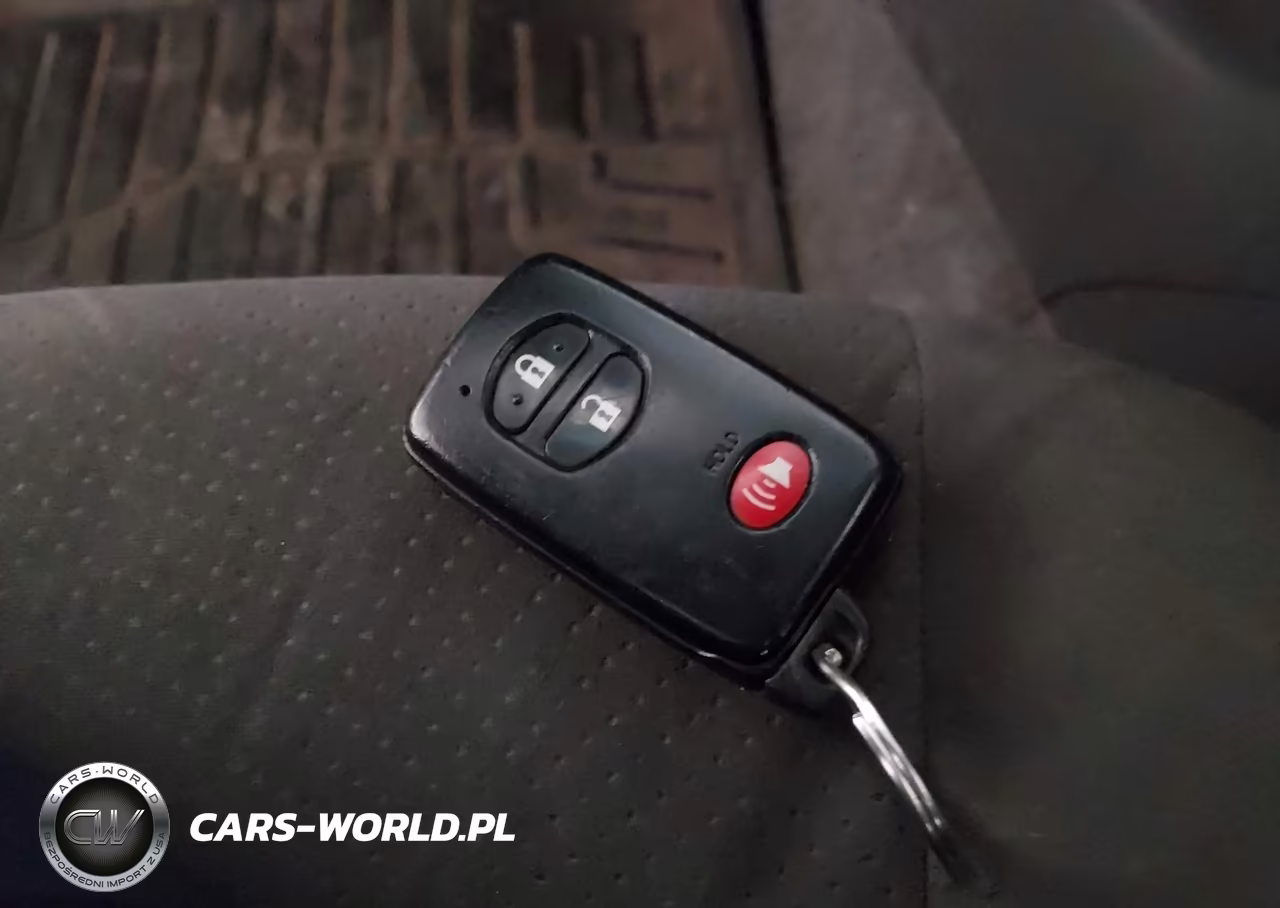 2011 Toyota Prius Two VIN:JTDKN3DUXB0271921 - 11