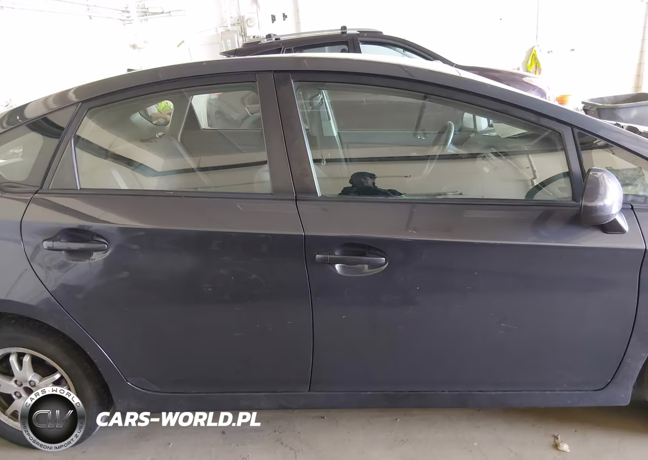 2011 Toyota Prius Two VIN:JTDKN3DUXB0271921 - 13