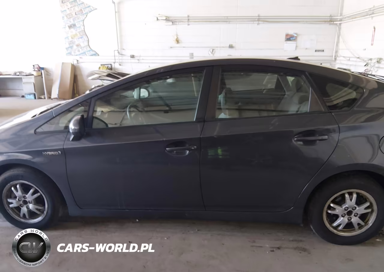 2011 Toyota Prius Two VIN:JTDKN3DUXB0271921 - 14