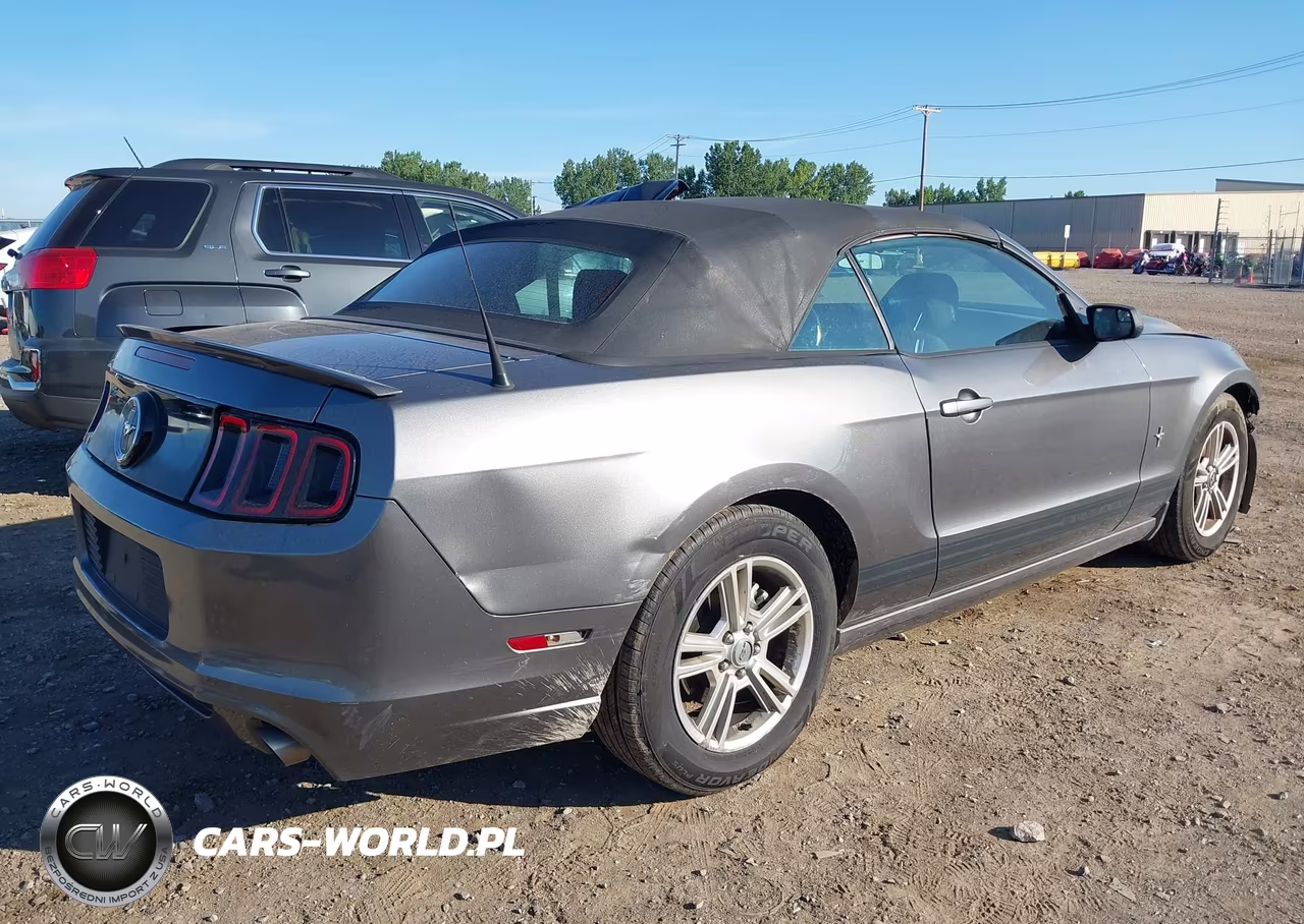 2013 Ford Mustang V6 VIN:1ZVBP8EM4D5242035 - 4