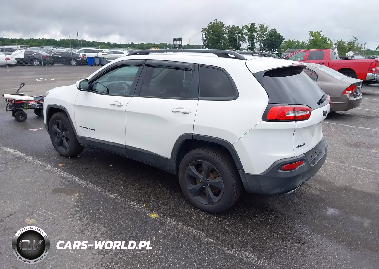 2015 Jeep Cherokee Latitude Altitude VIN:1C4PJMCS5FW792555 - 3