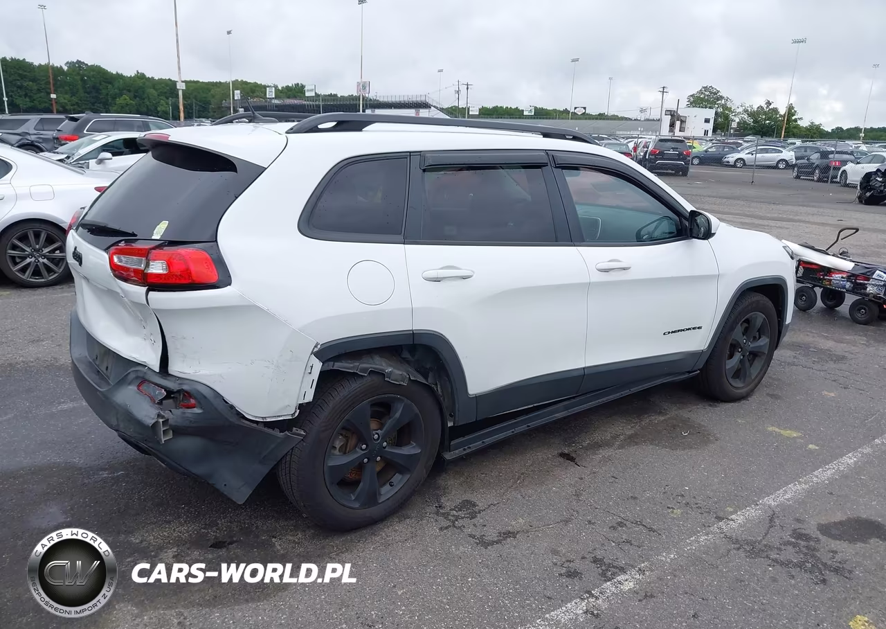 2015 Jeep Cherokee Latitude Altitude VIN:1C4PJMCS5FW792555 - 4