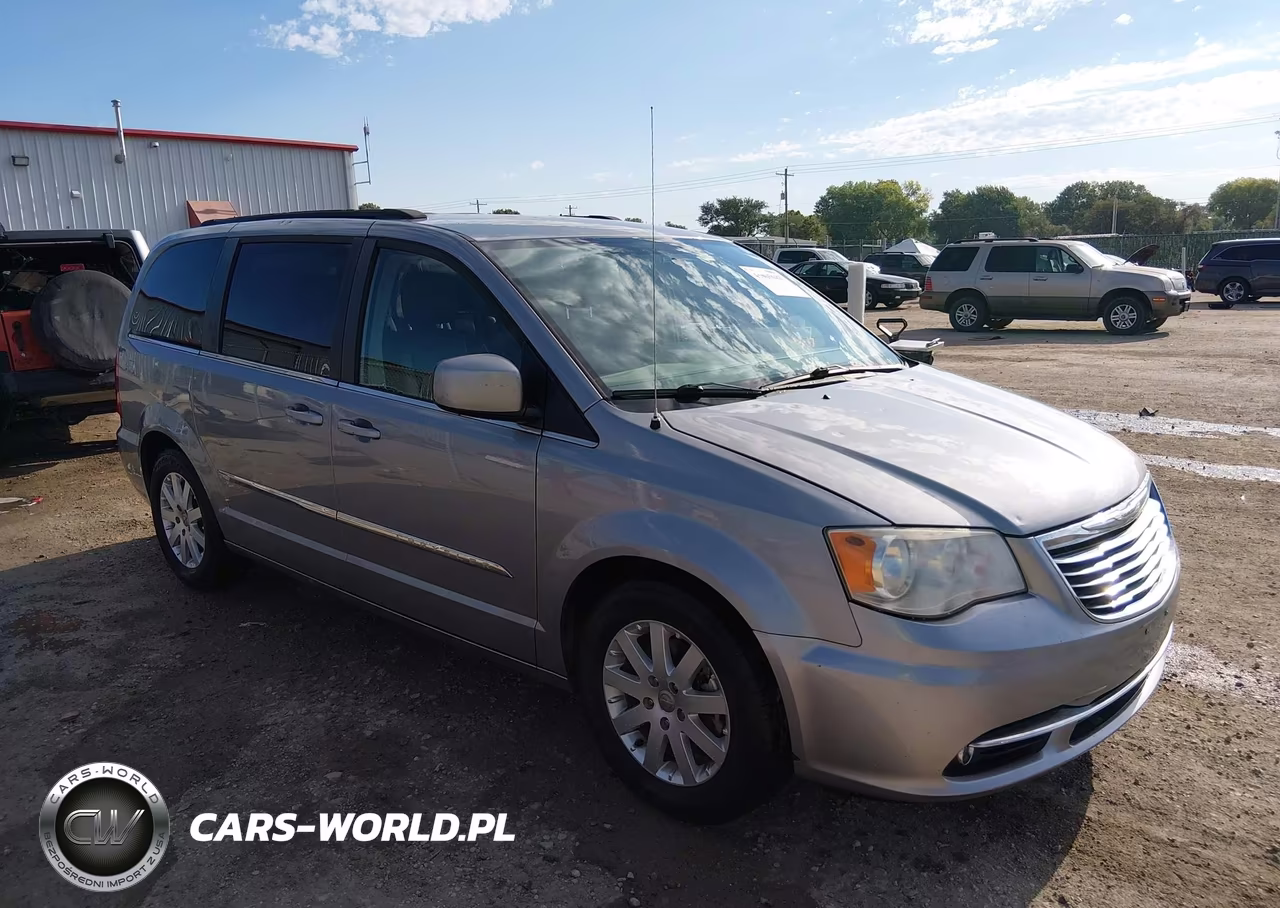 2014 Chrysler Town & Country Touring – zdjęcie 1 z 16