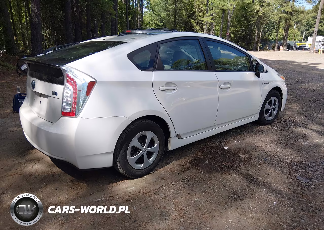 2014 Toyota Prius Four VIN:JTDKN3DU3E1770266 - 4