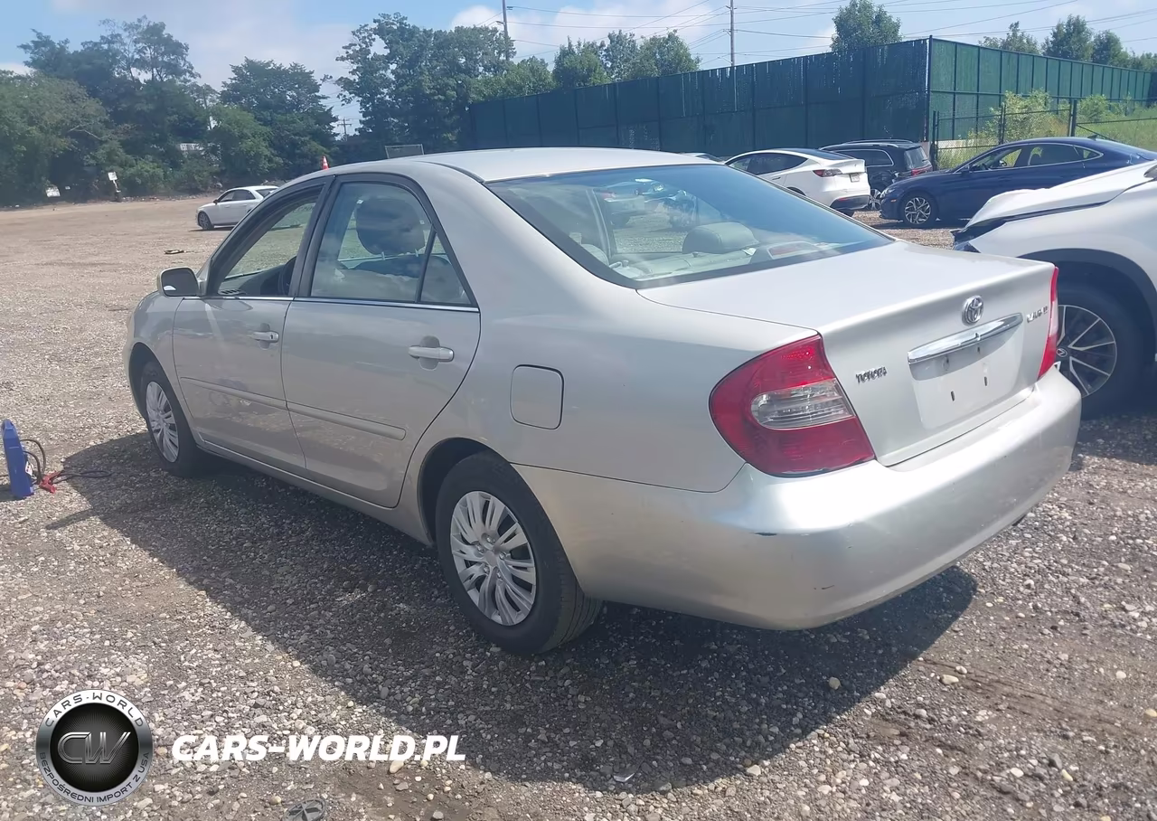 2004 Toyota Camry Le VIN:4T1BE32K84U358208 - 3