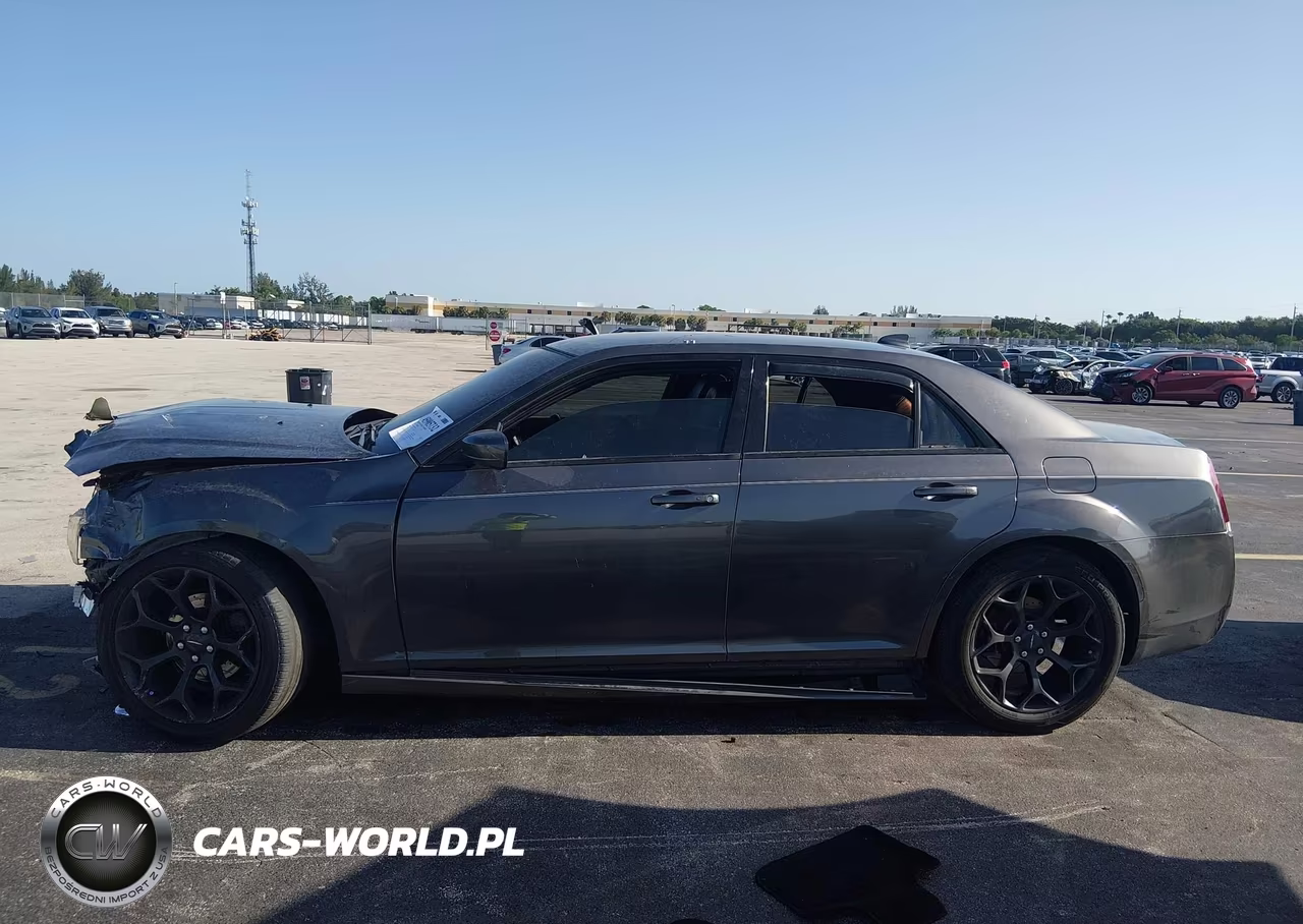2020 Chrysler 300 300S VIN:2C3CCABG0LH158542 - 13