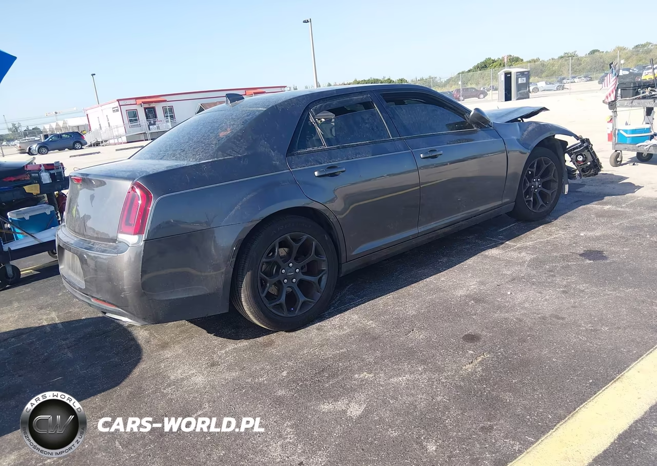 2020 Chrysler 300 300S VIN:2C3CCABG0LH158542 - 4