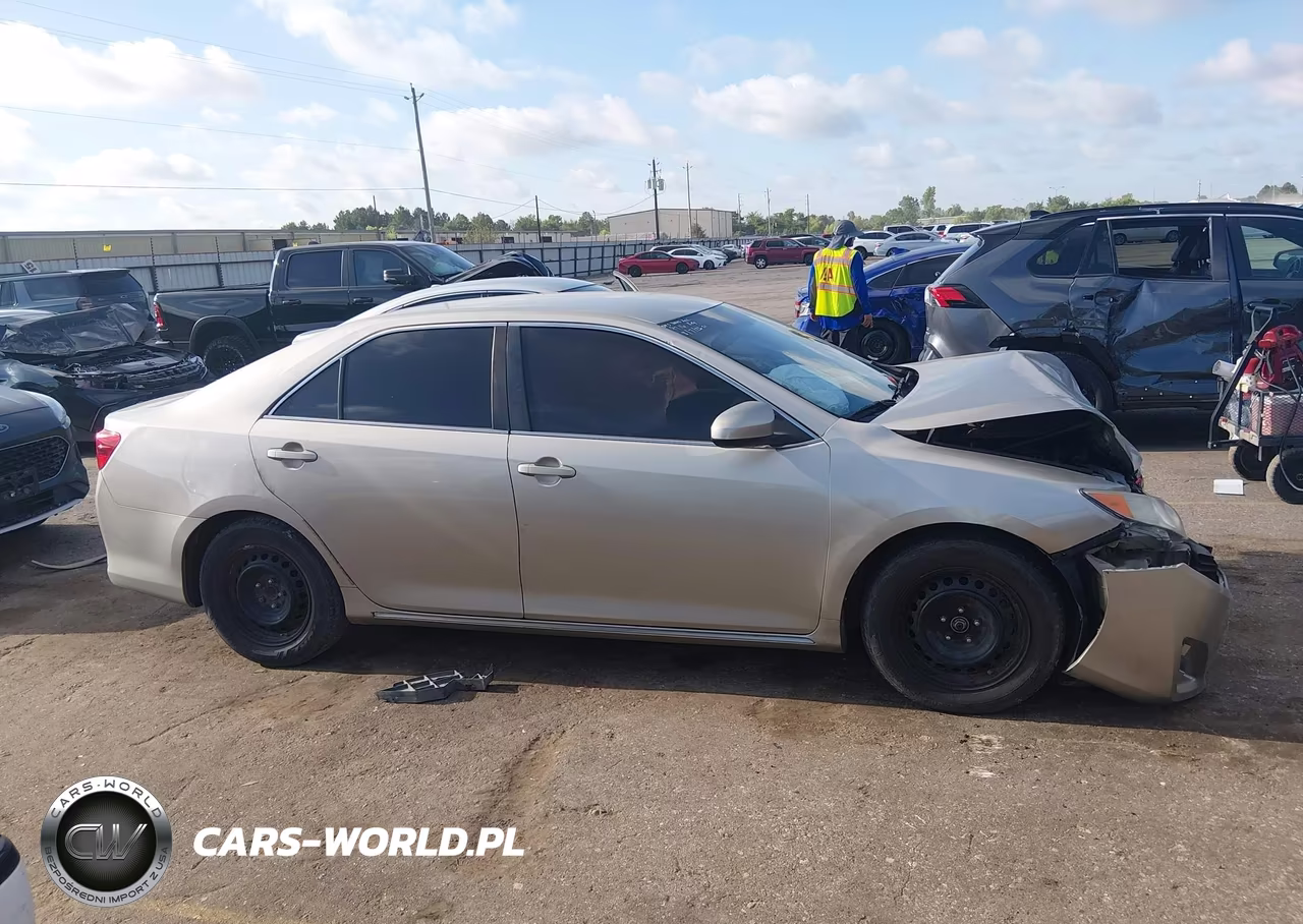 2014 Toyota Camry Le VIN:4T4BF1FK1ER369716 - 13