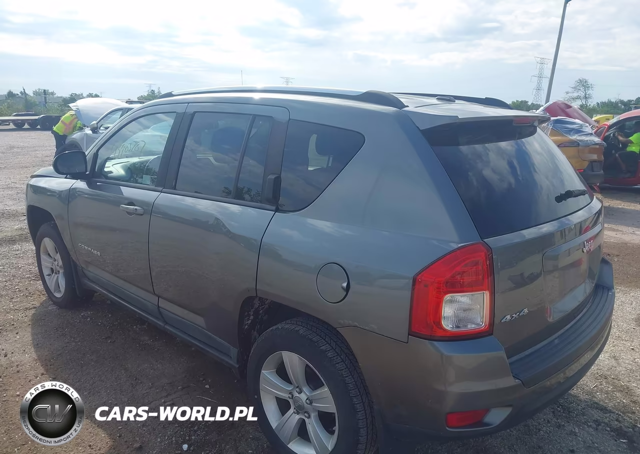 2011 Jeep Compass VIN:1J4NF1FBXBD218357 - 3