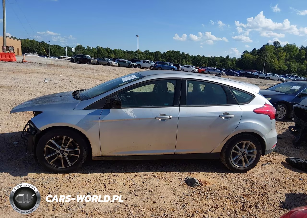 2018 Ford Focus Se VIN:1FADP3K25JL214310 - 14