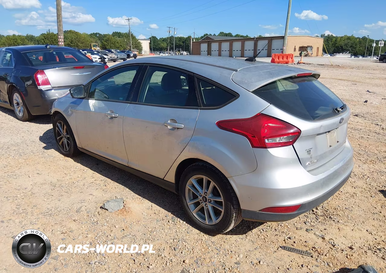 2018 Ford Focus Se VIN:1FADP3K25JL214310 - 3