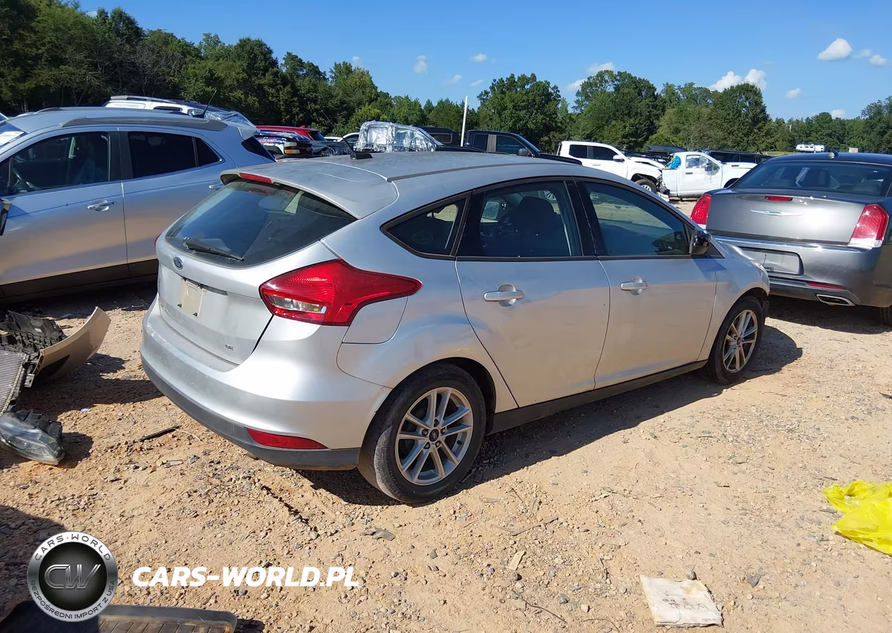 2018 Ford Focus Se VIN:1FADP3K25JL214310 - 4