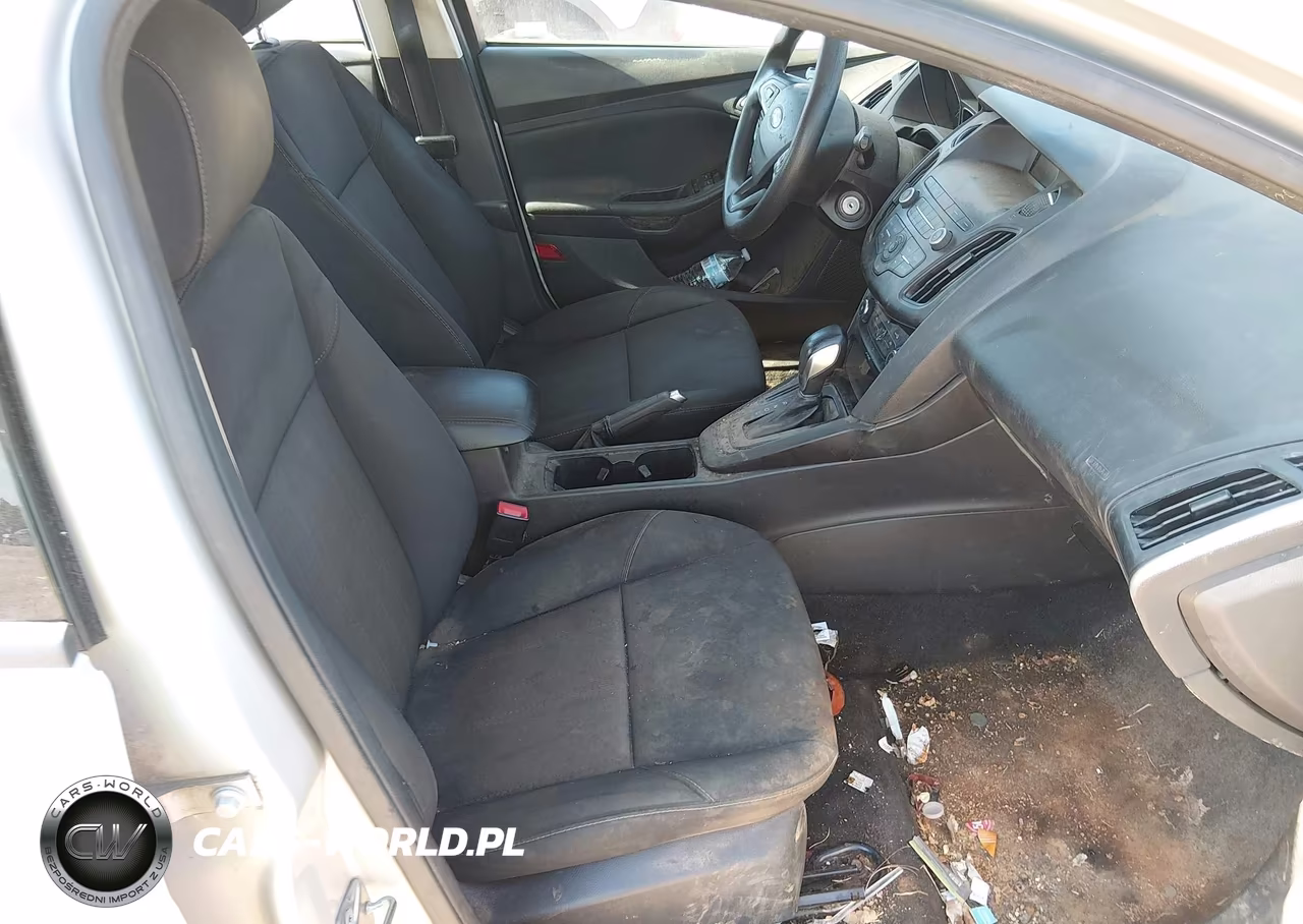 2018 Ford Focus Se VIN:1FADP3K25JL214310 - 5