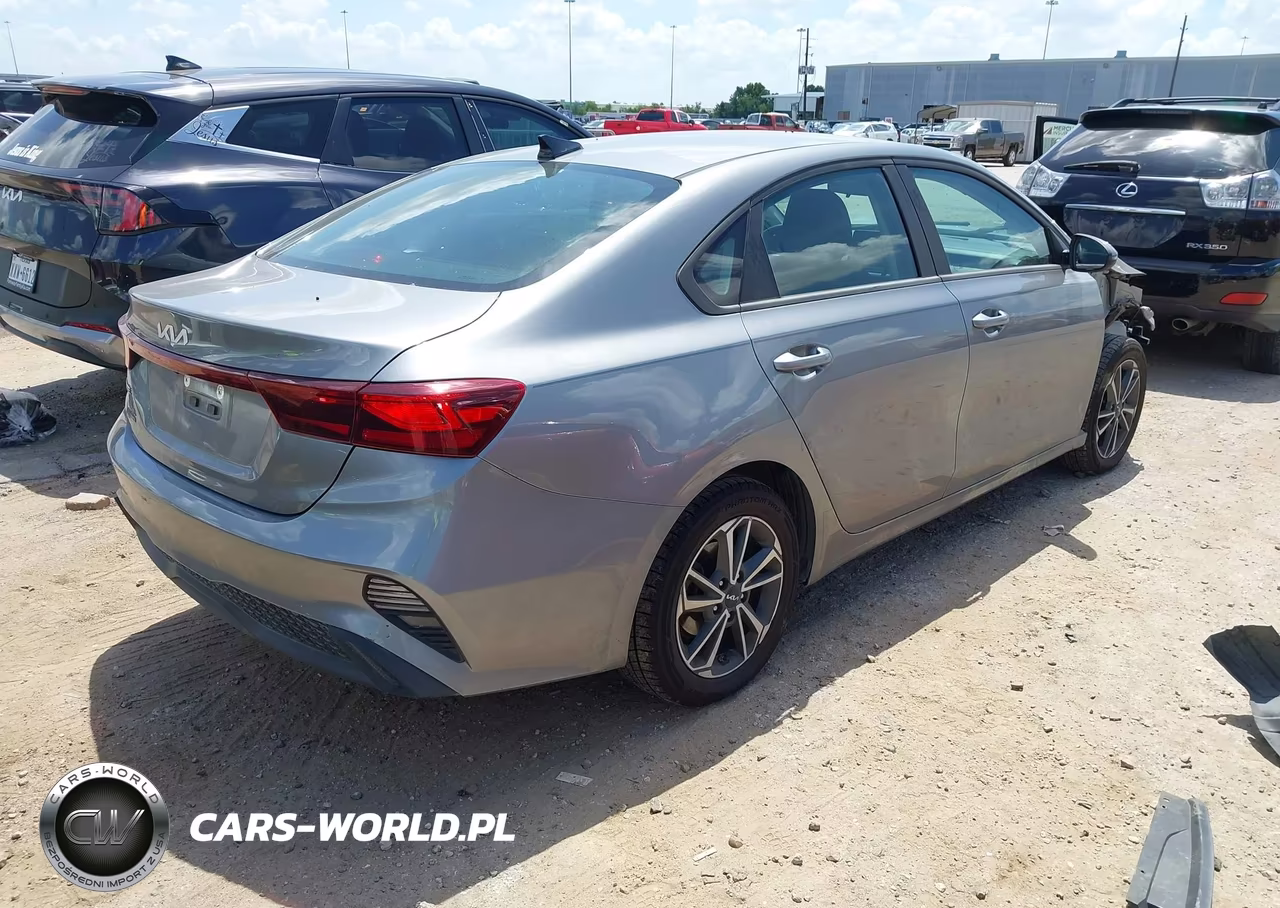 2022 Kia Forte Lxs VIN:3KPF24AD8NE429169 - 4