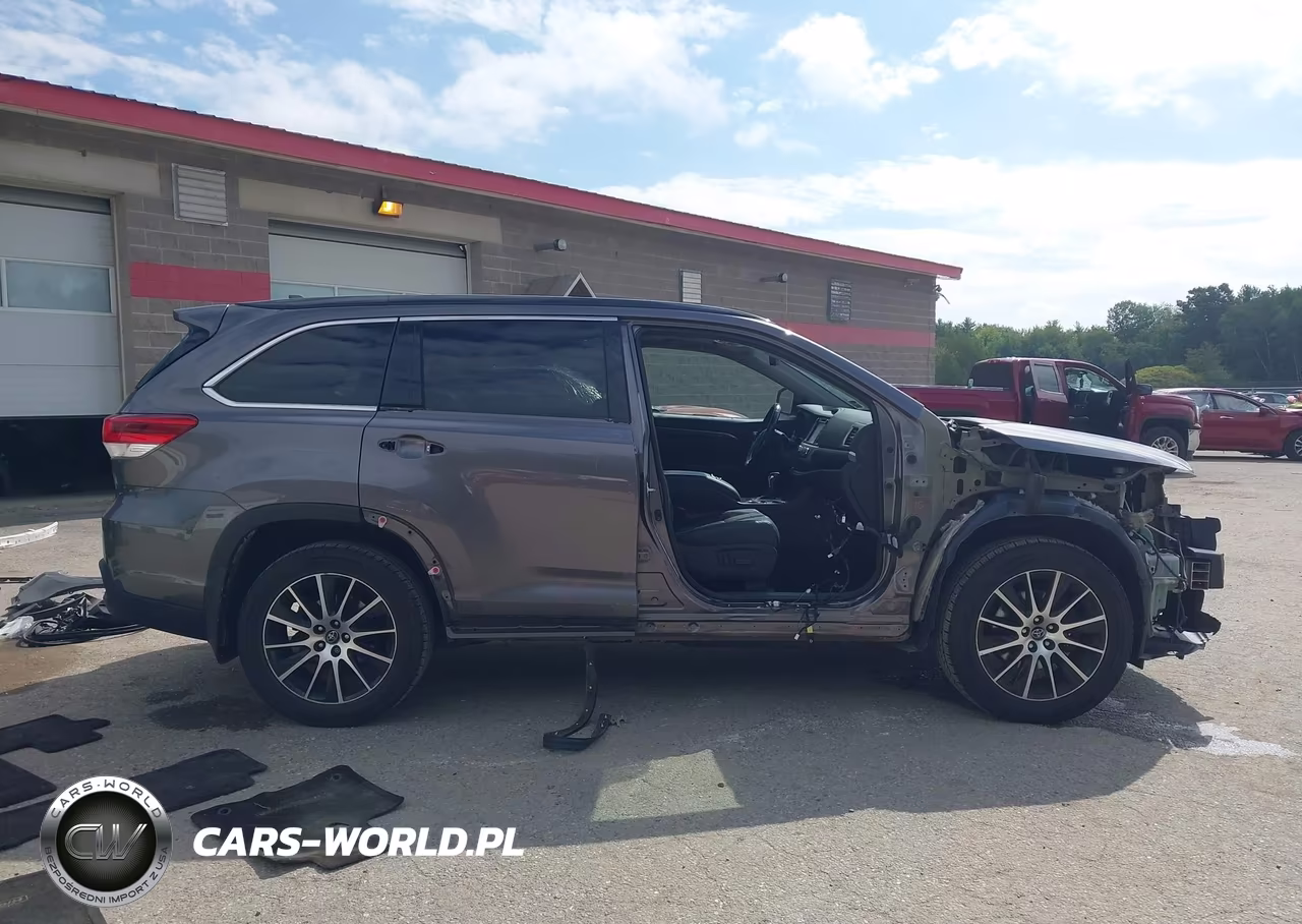 2018 Toyota Highlander Se VIN:5TDJZRFH3JS858377 - 14