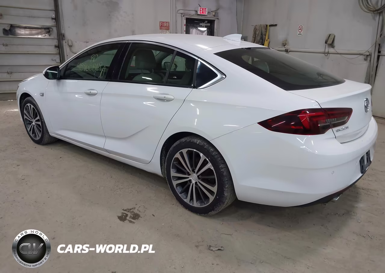 2018 Buick Regal Sportback Preferred Ii VIN:W04GM6SX0J1094130 - 3