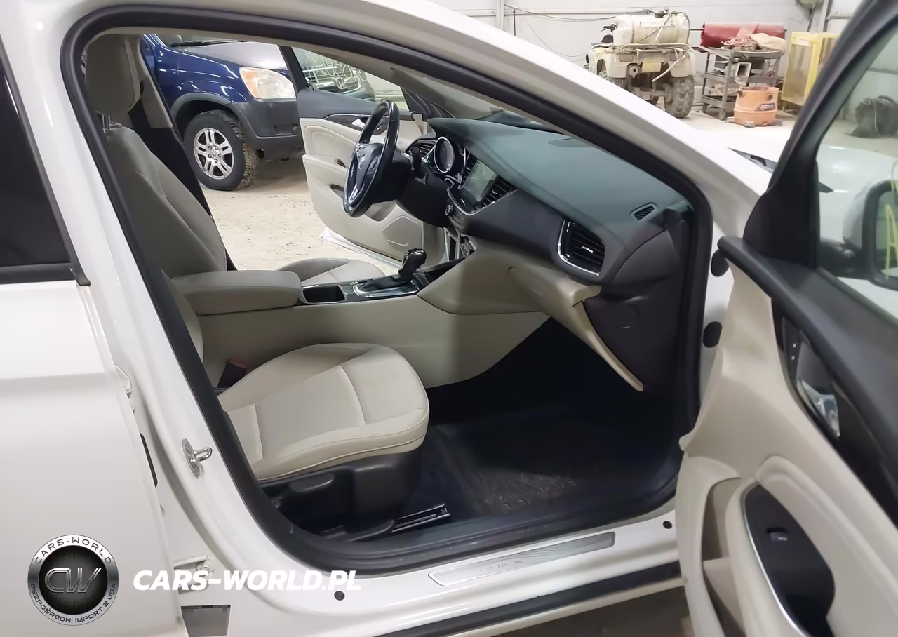 2018 Buick Regal Sportback Preferred Ii VIN:W04GM6SX0J1094130 - 5