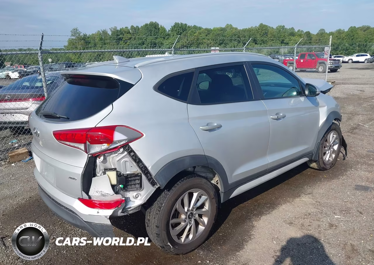 2018 Hyundai Tucson Sel Plus VIN:KM8J3CA47JU636869 - 4